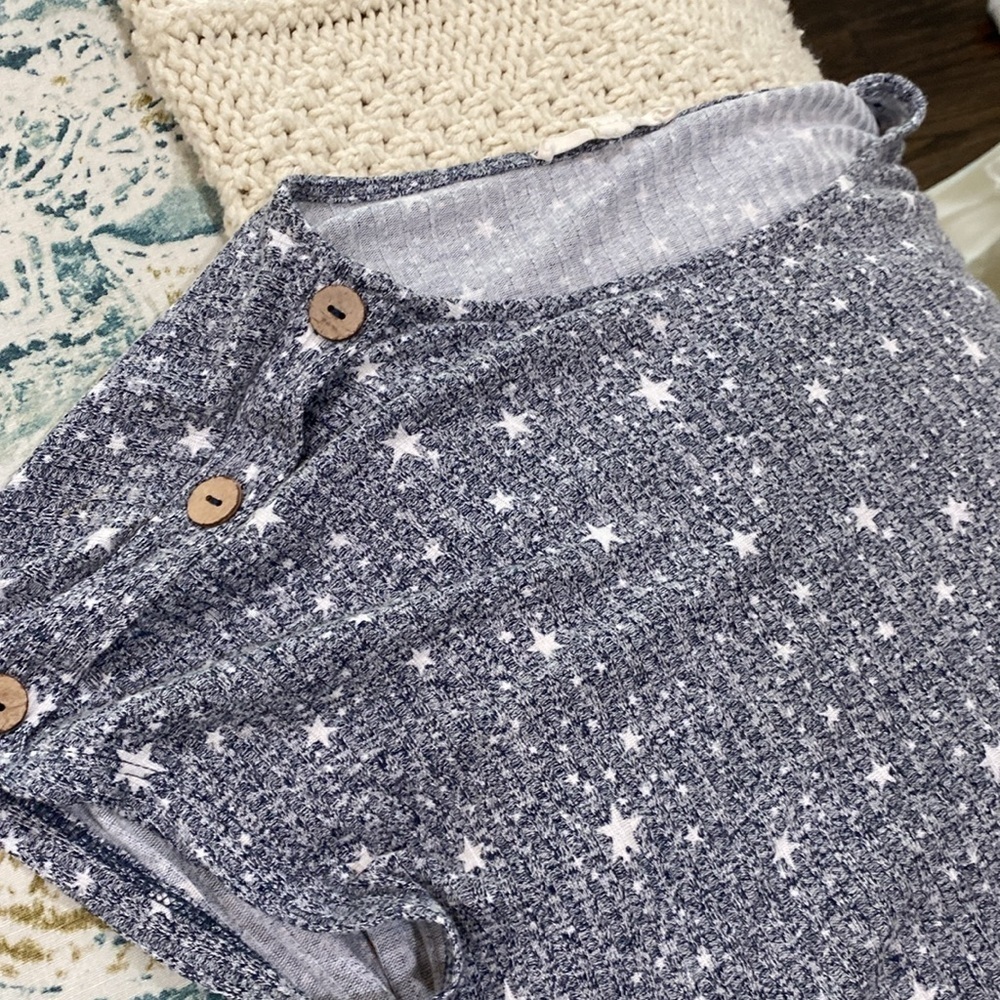 Above and Beyond top size large stars print - Picture 7 of 8